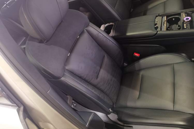Used Lynk & Co 900 2025 2.0T Ultra Right Front Seat