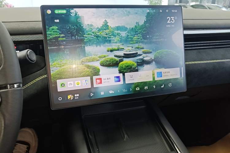 Used Lynk & Co 10 EM-P 2025 Model 240 All-Wheel Drive Ultra—Sport Edition Audio And AC Panel
