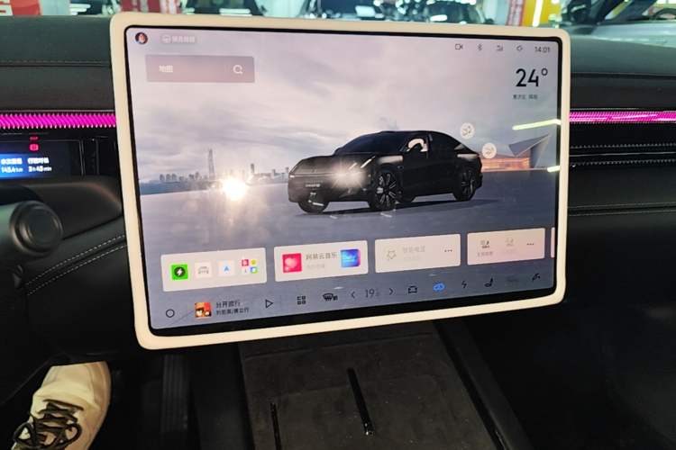 Used Lynk & Co 10 EM-P 2025 Facelifted Model 120 All-Wheel Drive Ultra Audio And AC Panel