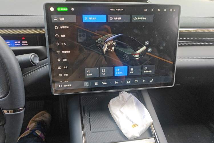 Used Lynk & Co 10 EM-P 2025 Model 240 Four-Wheel Drive Ultra Audio And AC Panel