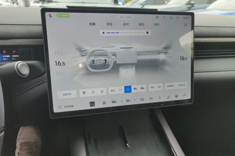 Used Lynk & Co 10 EM-P 2025 Model 120 Four-Wheel Drive Ultra Audio And AC Panel