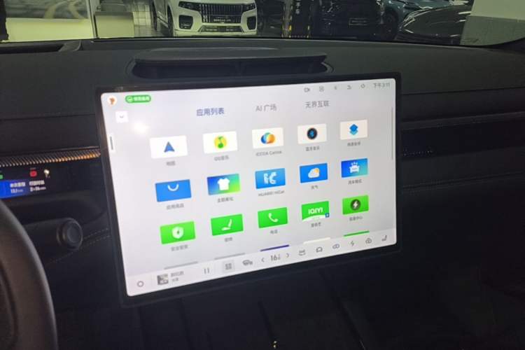 Used Lynk & Co 10 EM-P 2025 Facelifted Model 240 All-Wheel Drive Ultra Audio And AC Panel