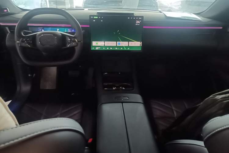 Used Lynk & Co 10 EM-P 2025 Model 120 Four-Wheel Drive Ultra Center Console