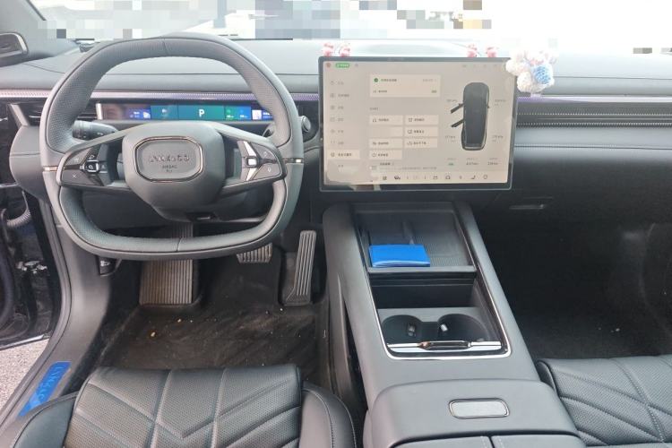 Used Lynk & Co 10 EM-P 2025 Model 120 Four-Wheel Drive Ultra Center Console