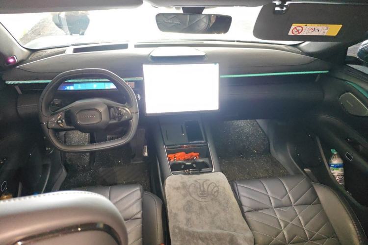 Used Lynk & Co 10 EM-P 2025 Facelifted Model 120 All-Wheel Drive Ultra Center Console
