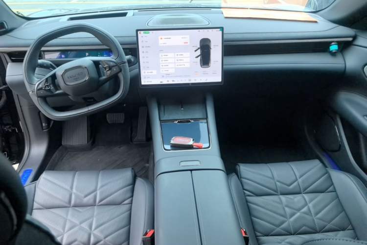 Used Lynk & Co 10 EM-P 2025 Model 120 Four-Wheel Drive Ultra Center Console