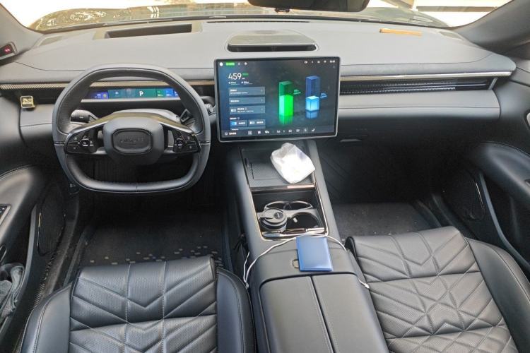 Used Lynk & Co 10 EM-P 2025 Model 240 Four-Wheel Drive Ultra Center Console