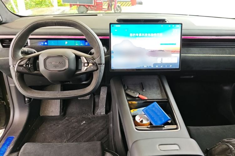Used Lynk & Co 10 EM-P 2025 Model 240 All-Wheel Drive Ultra—Sport Edition Center Console
