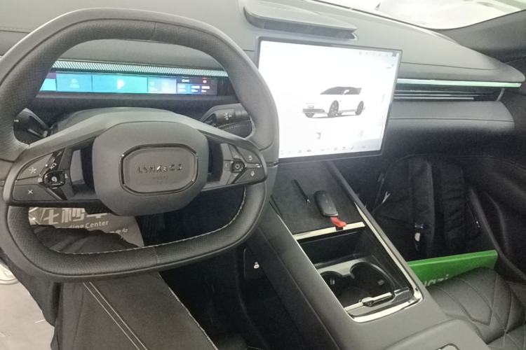 Used Lynk & Co 10 EM-P 2025 Facelifted Model 120 All-Wheel Drive Ultra Center Console