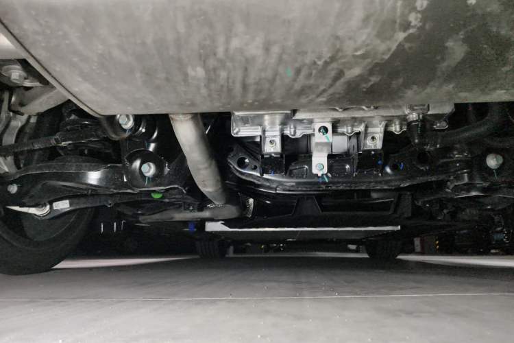 Used Lynk & Co 10 EM-P 2025 Model 240 All-Wheel Drive Ultra—Sport Edition Chassis Rear