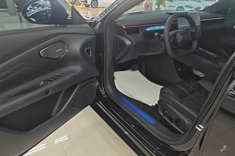 Used Lynk & Co 10 EM-P 2025 Facelifted Model 240 All-Wheel Drive Ultra Driver Seat