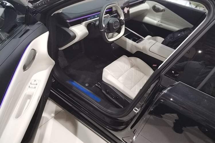 Used Lynk & Co 10 EM-P 2025 Facelifted Model 240 All-Wheel Drive Ultra Driver Seat