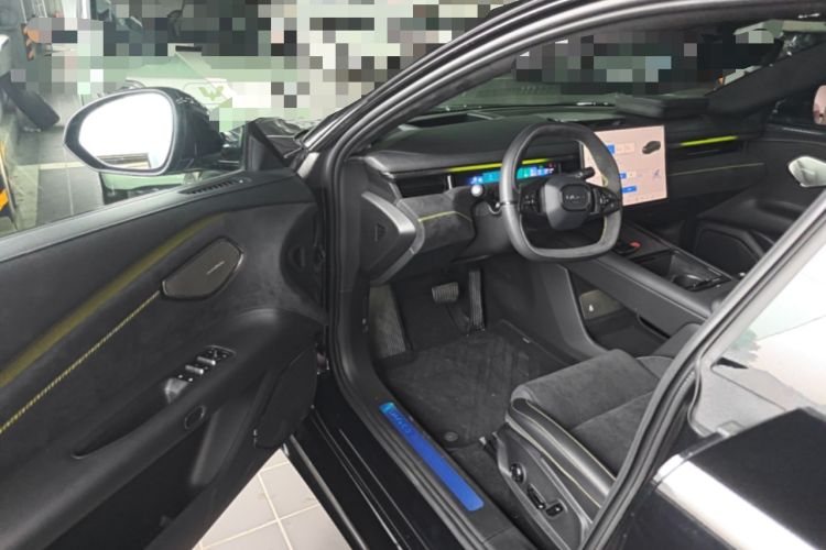 Used Lynk & Co 10 EM-P 2025 Model 240 All-Wheel Drive Ultra—Sport Edition Driver Seat