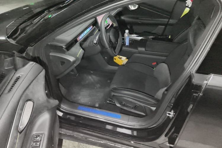 Used Lynk & Co 10 EM-P 2025 Model 240 All-Wheel Drive Ultra—Sport Edition Driver Seat