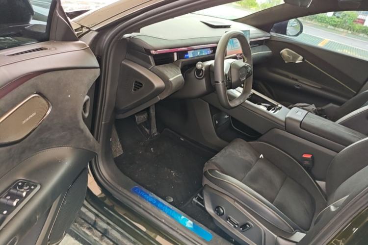 Used Lynk & Co 10 EM-P 2025 Model 240 All-Wheel Drive Ultra—Sport Edition Driver Seat