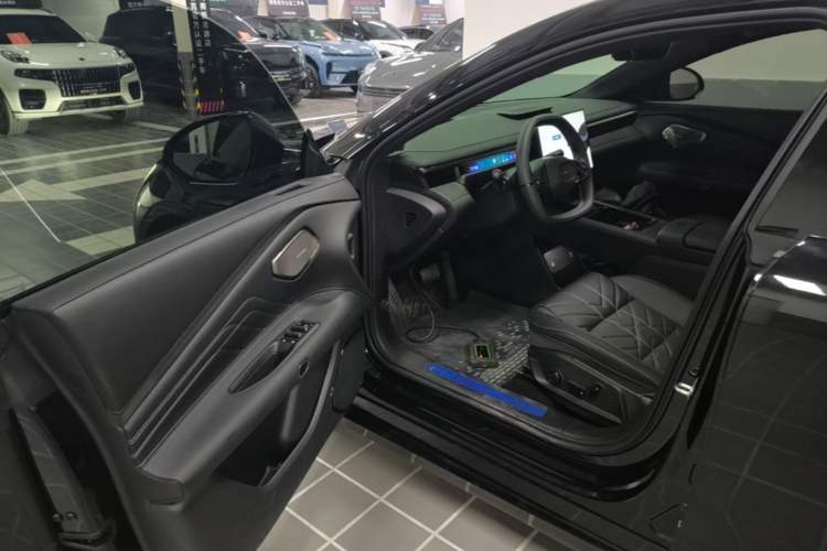 Used Lynk & Co 10 EM-P 2025 Facelifted Model 240 All-Wheel Drive Ultra Driver Seat