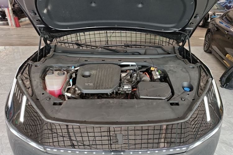 Used Lynk & Co 10 EM-P 2025 Model 240 Four-Wheel Drive Ultra Engine Bay