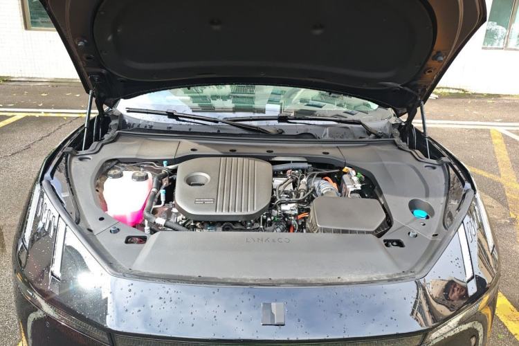 Used Lynk & Co 10 EM-P 2025 Model 240 Four-Wheel Drive Ultra Engine Bay