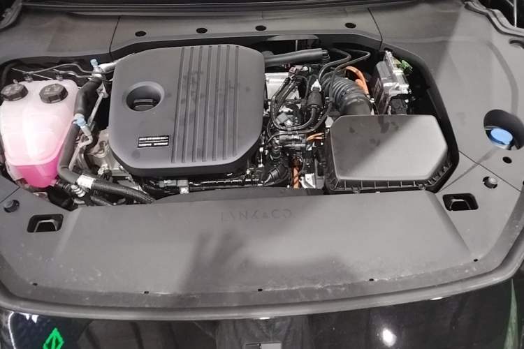 Used Lynk & Co 10 EM-P 2025 Facelifted Model 240 All-Wheel Drive Ultra Engine Bay