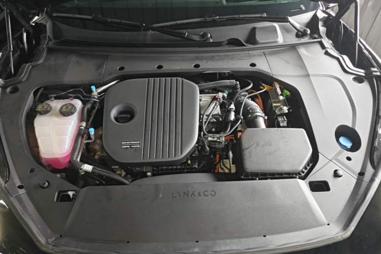 Used Lynk & Co 10 EM-P 2025 Model 240 All-Wheel Drive Ultra—Sport Edition Engine Bay