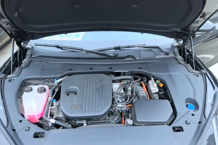 Used Lynk & Co 10 EM-P 2025 Model 120 Four-Wheel Drive Ultra Engine Bay