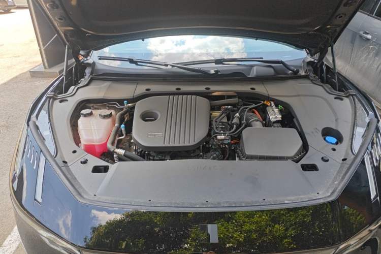 Used Lynk & Co 10 EM-P 2025 Model 240 Four-Wheel Drive Ultra Engine Bay