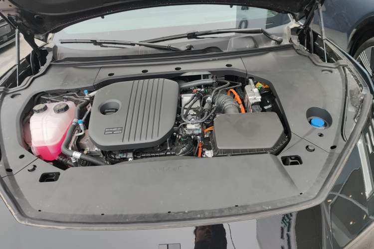 Used Lynk & Co 10 EM-P 2025 Model 120 Four-Wheel Drive Ultra Engine Bay