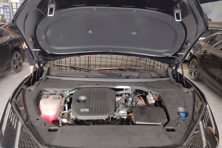 Used Lynk & Co 10 EM-P 2025 Model 240 Four-Wheel Drive Ultra Engine Bay