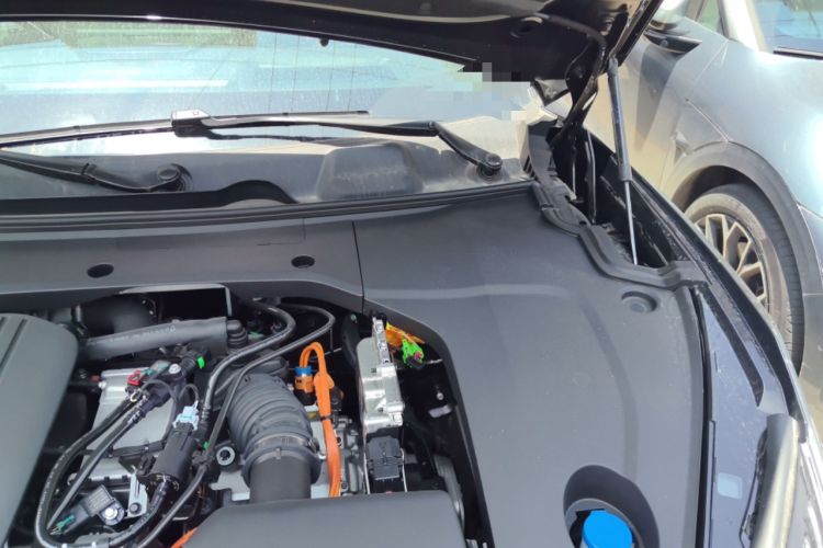 Used Lynk & Co 10 EM-P 2025 Facelifted Model 240 All-Wheel Drive Ultra Engine Bay Left
