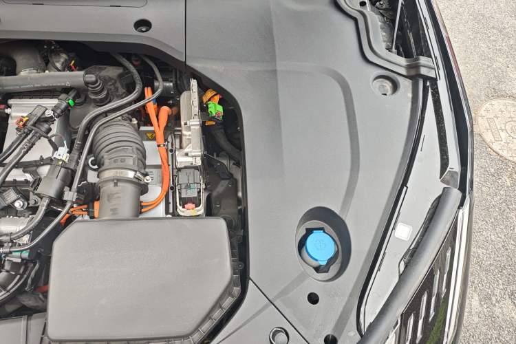 Used Lynk & Co 10 EM-P 2025 Model 240 Four-Wheel Drive Ultra Engine Bay Left