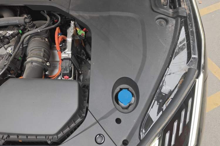 Used Lynk & Co 10 EM-P 2025 Model 120 Four-Wheel Drive Ultra Engine Bay Left