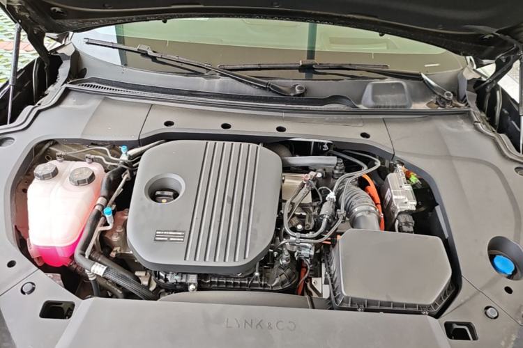 Used Lynk & Co 10 EM-P 2025 Model 240 All-Wheel Drive Ultra—Sport Edition Engine Bay