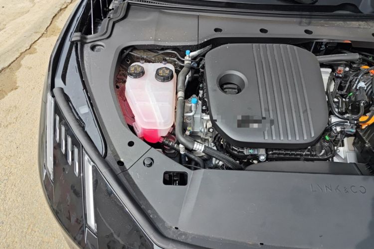 Used Lynk & Co 10 EM-P 2025 Model 240 Four-Wheel Drive Ultra Engine Bay Right