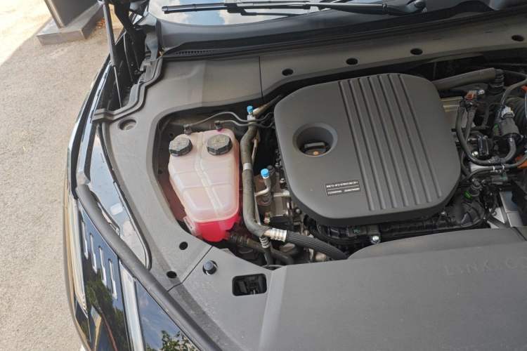 Used Lynk & Co 10 EM-P 2025 Model 240 Four-Wheel Drive Ultra Engine Bay Right
