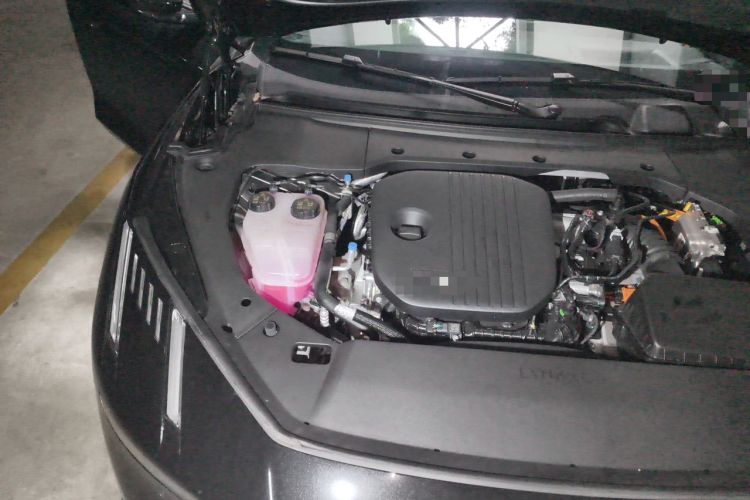 Used Lynk & Co 10 EM-P 2025 Model 240 All-Wheel Drive Ultra—Sport Edition Engine Bay Right