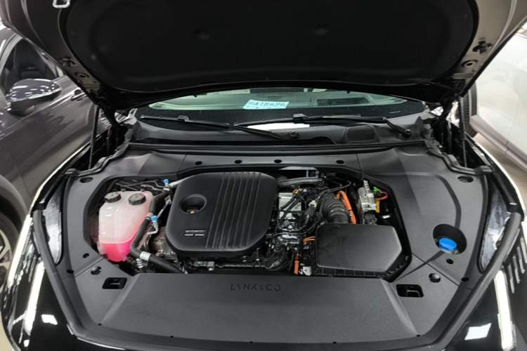 Used Lynk & Co 10 EM-P 2025 Model 120 Four-Wheel Drive Ultra Engine Bay