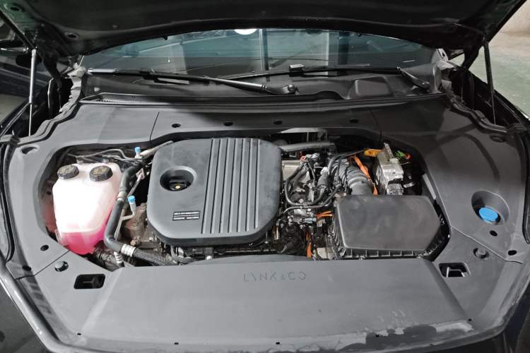 Used Lynk & Co 10 EM-P 2025 Model 240 Four-Wheel Drive Ultra Engine Bay