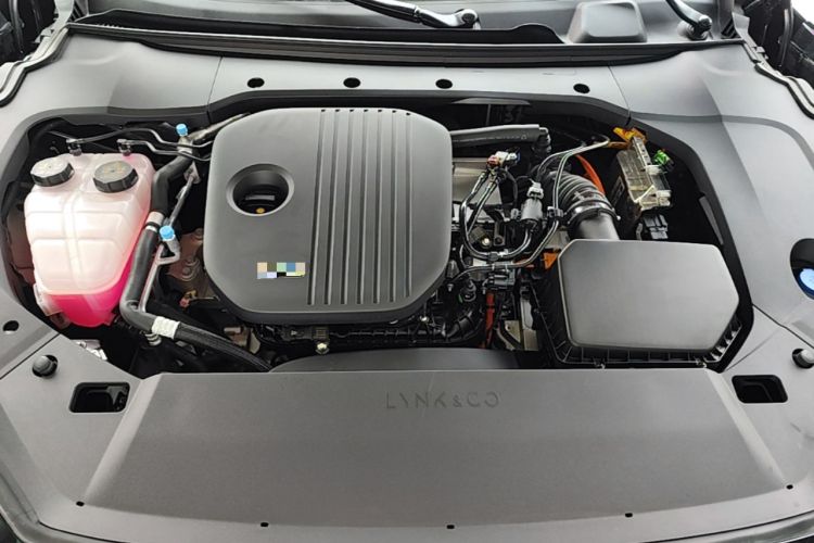 Used Lynk & Co 10 EM-P 2025 Model 240 Four-Wheel Drive Ultra Engine Bay