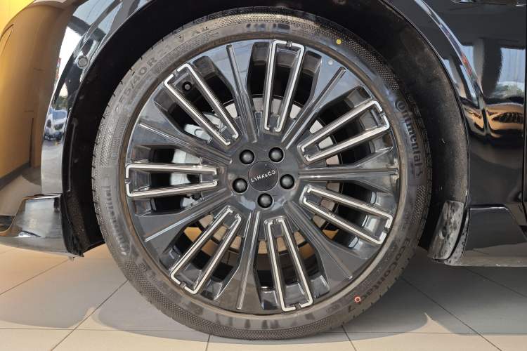 Used Lynk & Co 10 EM-P 2025 Model 240 Four-Wheel Drive Ultra Exterior 2