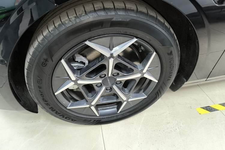 Used Lynk & Co 10 EM-P 2025 Model 120 Four-Wheel Drive Ultra Exterior 4