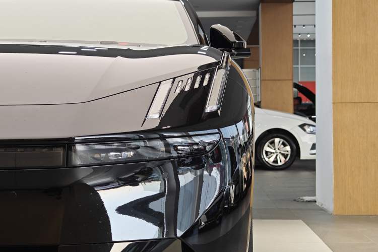 Used Lynk & Co 10 EM-P 2025 Model 240 Four-Wheel Drive Ultra Exterior 5