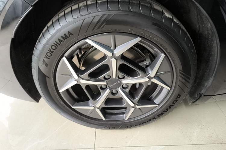 Used Lynk & Co 10 EM-P 2025 Model 120 Four-Wheel Drive Ultra Exterior 5