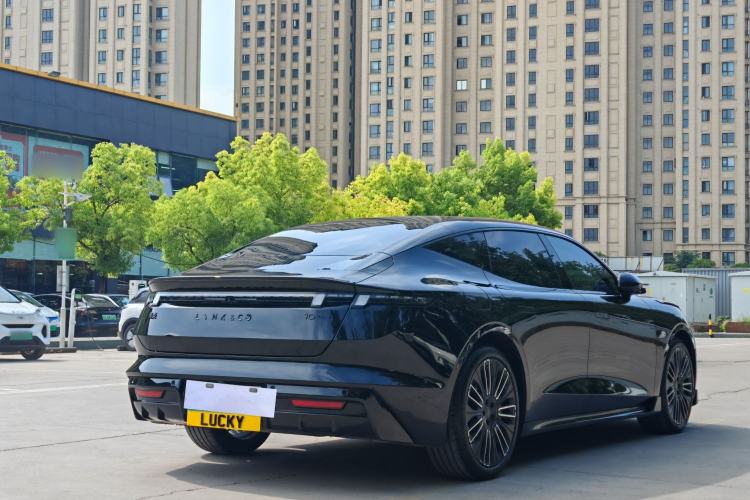 Used Lynk & Co 10 EM-P 2025 Facelifted Model 120 All-Wheel Drive Ultra Exterior 6