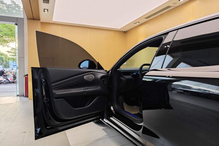 Used Lynk & Co 10 EM-P 2025 Model 240 Four-Wheel Drive Ultra Exterior 6