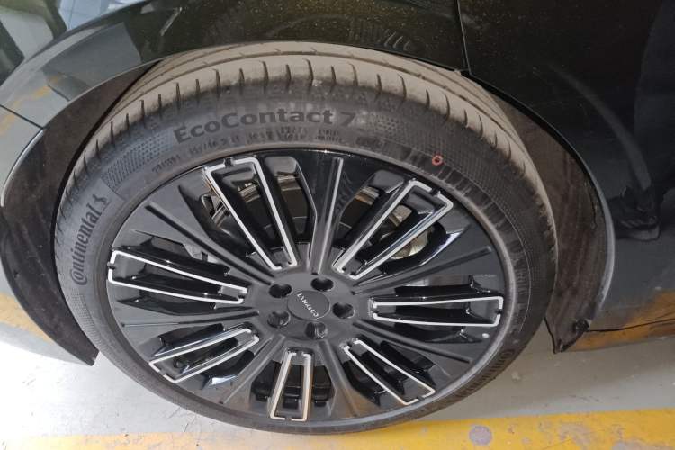Used Lynk & Co 10 EM-P 2025 Model 240 All-Wheel Drive Ultra—Sport Edition Exterior 8