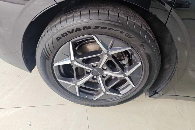Used Lynk & Co 10 EM-P 2025 Model 120 Four-Wheel Drive Ultra Exterior 8