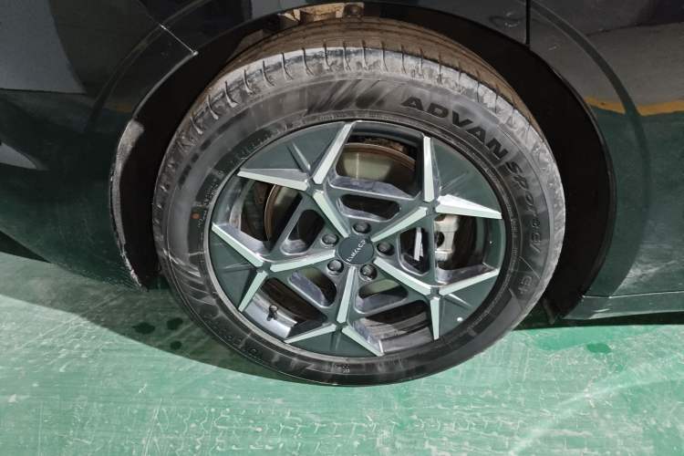 Used Lynk & Co 10 EM-P 2025 Model 240 Four-Wheel Drive Ultra Exterior 8