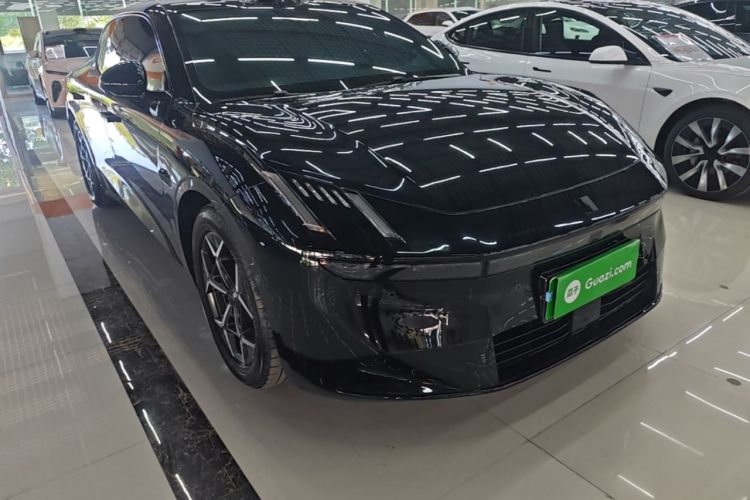 Used Lynk & Co 10 EM-P 2025 Facelifted Model 240 All-Wheel Drive Ultra Front Right 45 Deg