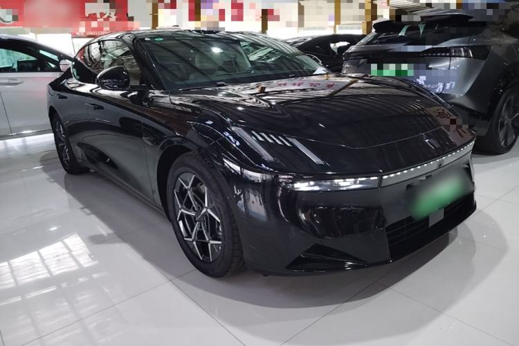 Used Lynk & Co 10 EM-P 2025 Facelifted Model 240 All-Wheel Drive Ultra Front Right 45 Deg
