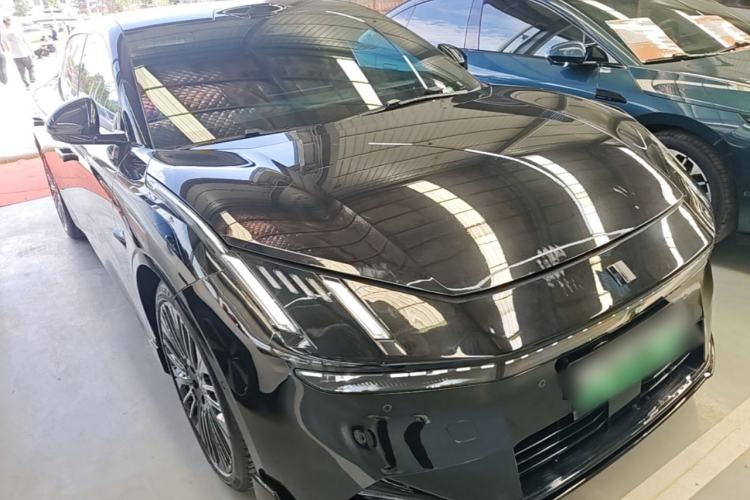 Used Lynk & Co 10 EM-P 2025 Model 240 All-Wheel Drive Ultra—Sport Edition Front Right 45 Deg